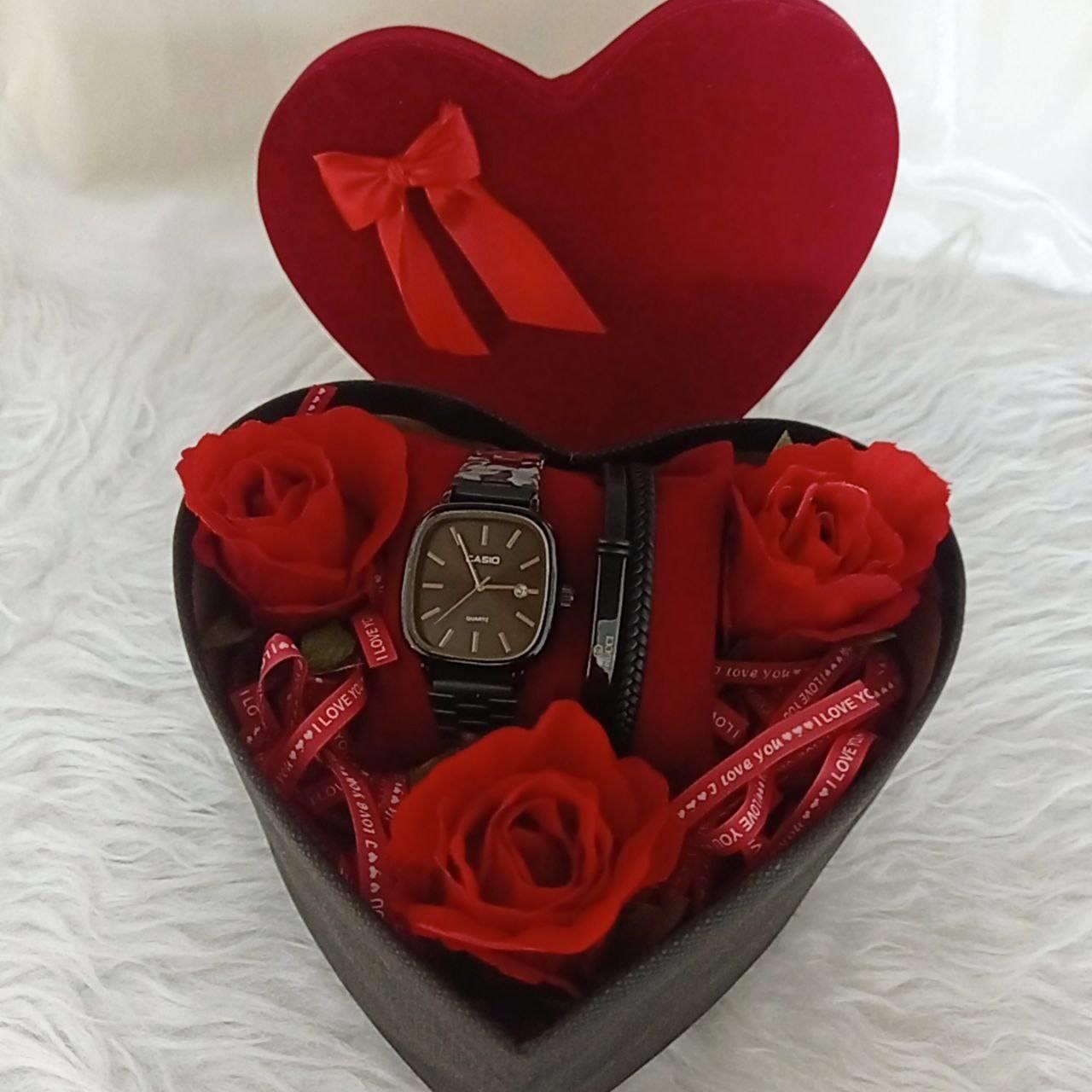باکس قلبی - کد 44 باکس قلبی + پوشال + گل رز